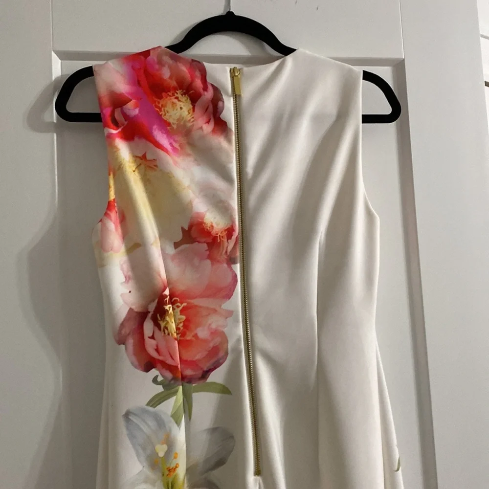 Floral Dress - Picture 5 of 6
